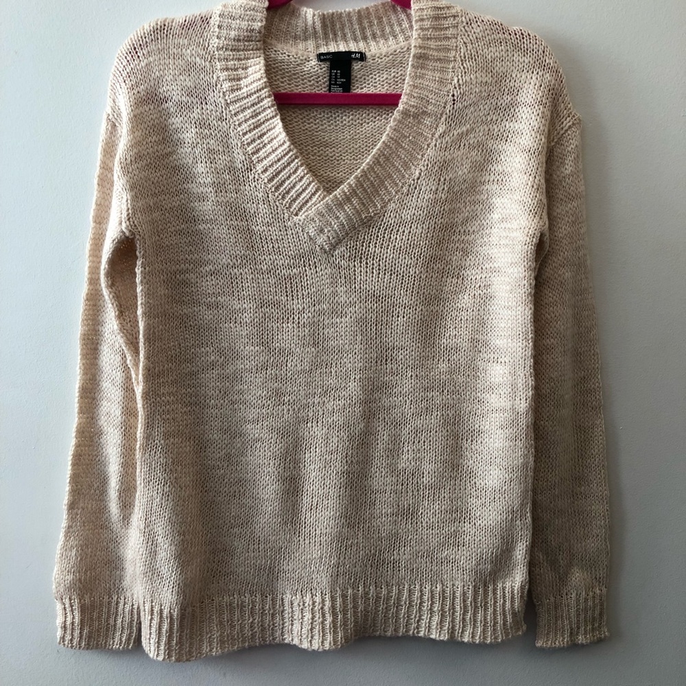 NWOT H&M V Neck Sweater Size XS